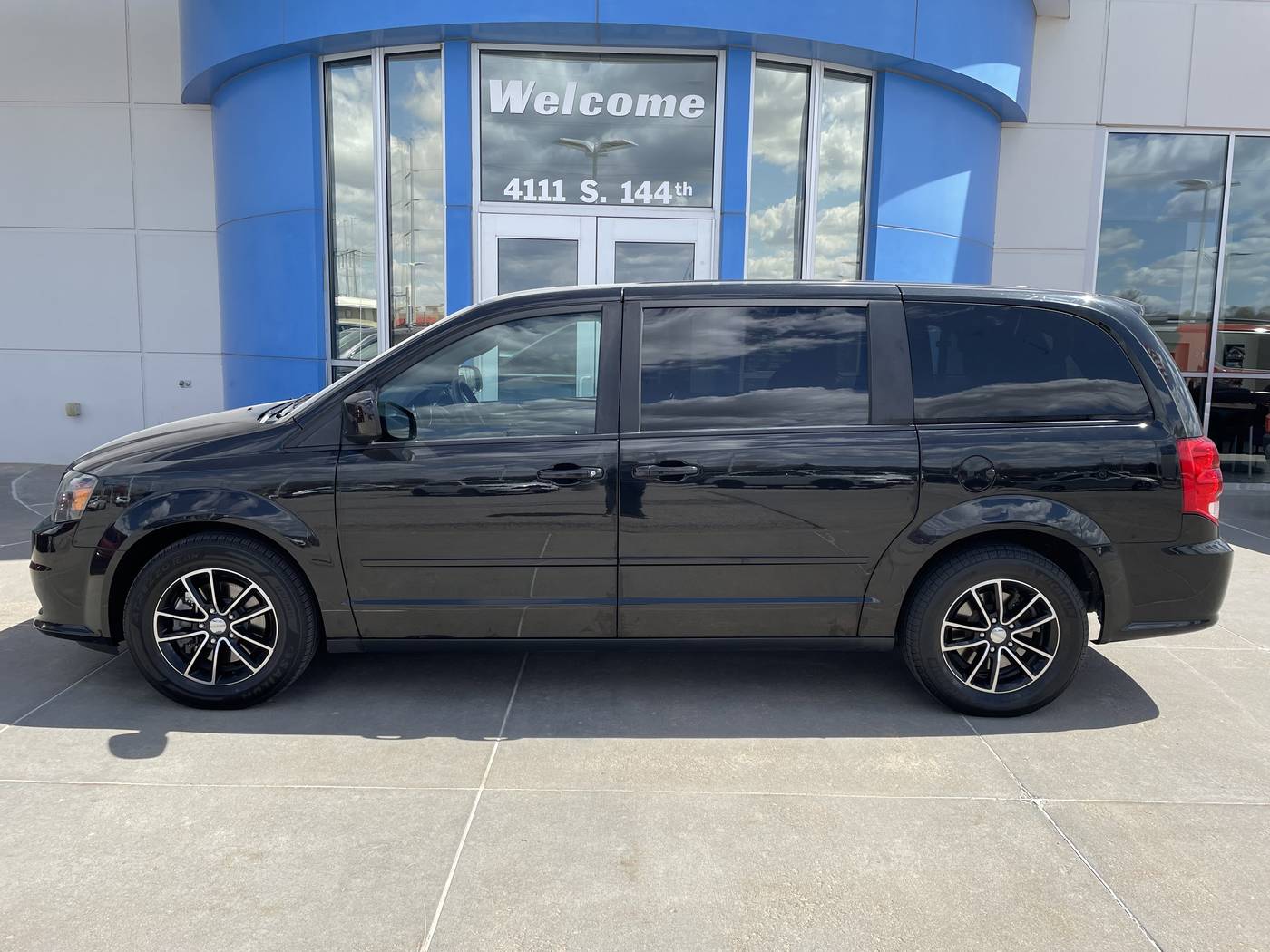 2017 Dodge Grand Caravan SXT — Minivan — 112,469 mi — Omaha, NE