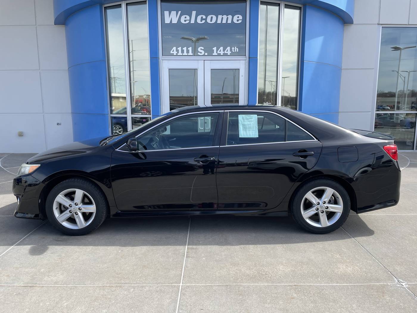 2014 Toyota Camry L — Sedan — 142,859 mi — Omaha, NE