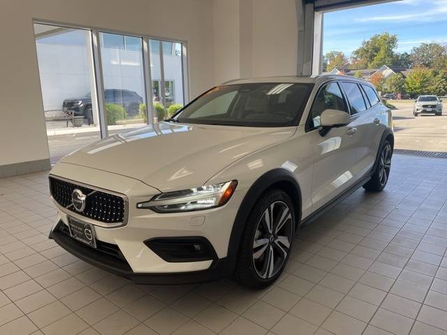 2024 Volvo V60 Cross Country Plus — Wagon — 19,449 mi — Wappingers Falls, NY