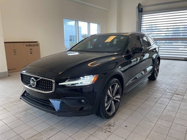 2024 Volvo V60 Cross Country Plus — Wagon — 17,303 mi — Wappingers Falls, NY