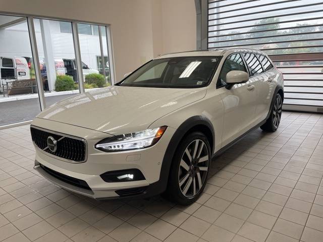 2022 Volvo V90 Cross Country B6 — Wagon — 25,580 mi — Wappingers Falls, NY