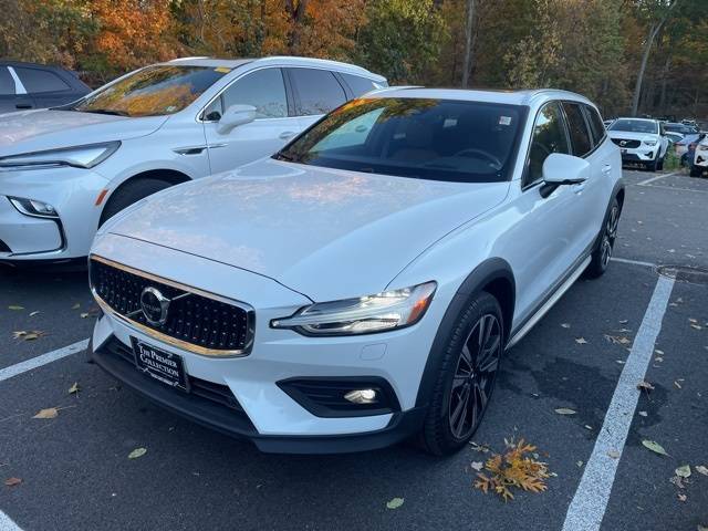 2024 Volvo V60 Cross Country Ultimate — Wagon — 11,893 mi — Wappingers Falls, NY