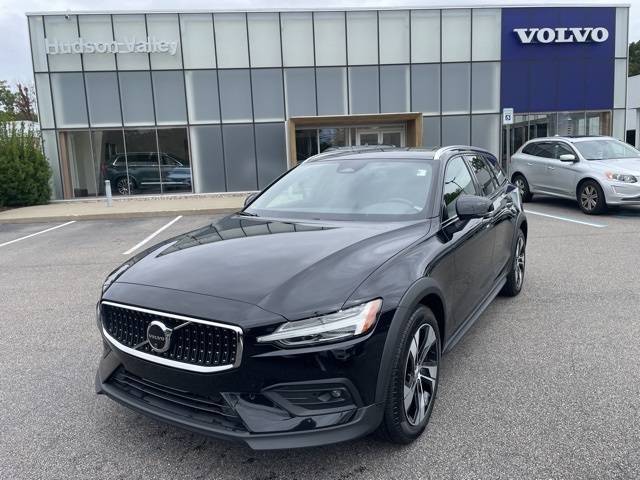 2024 Volvo V60 Cross Country Plus — Wagon — 9,276 mi — Wappingers Falls, NY