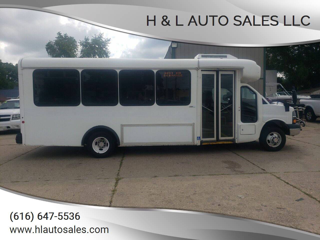 2013 Chevrolet Express Commercial Cutaway 4500 — Chassis Cab Truck — 238,396 mi — wyoming, MI