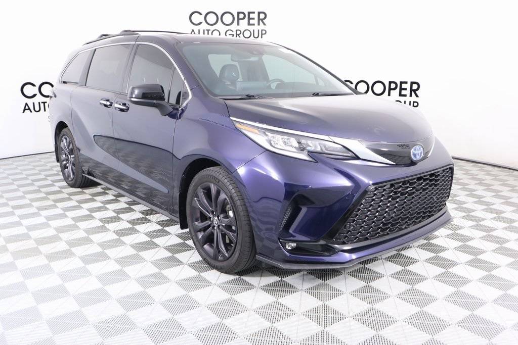 2022 Toyota Sienna XSE — Minivan — 21,893 mi — Edmond, OK