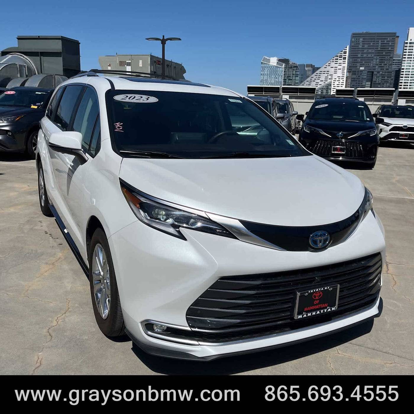 2023 Toyota Sienna Platinum — Minivan — 30,538 mi — Knoxville, TN