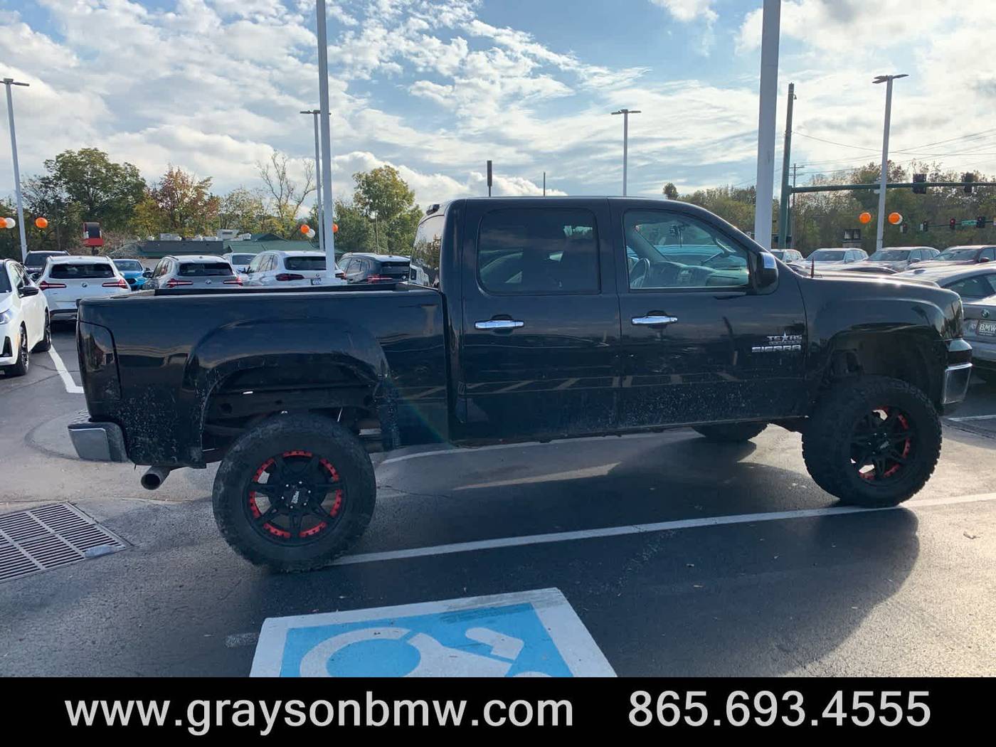 2011 GMC Sierra 1500 SLE — Pickup Truck — 156,048 mi — Knoxville, TN