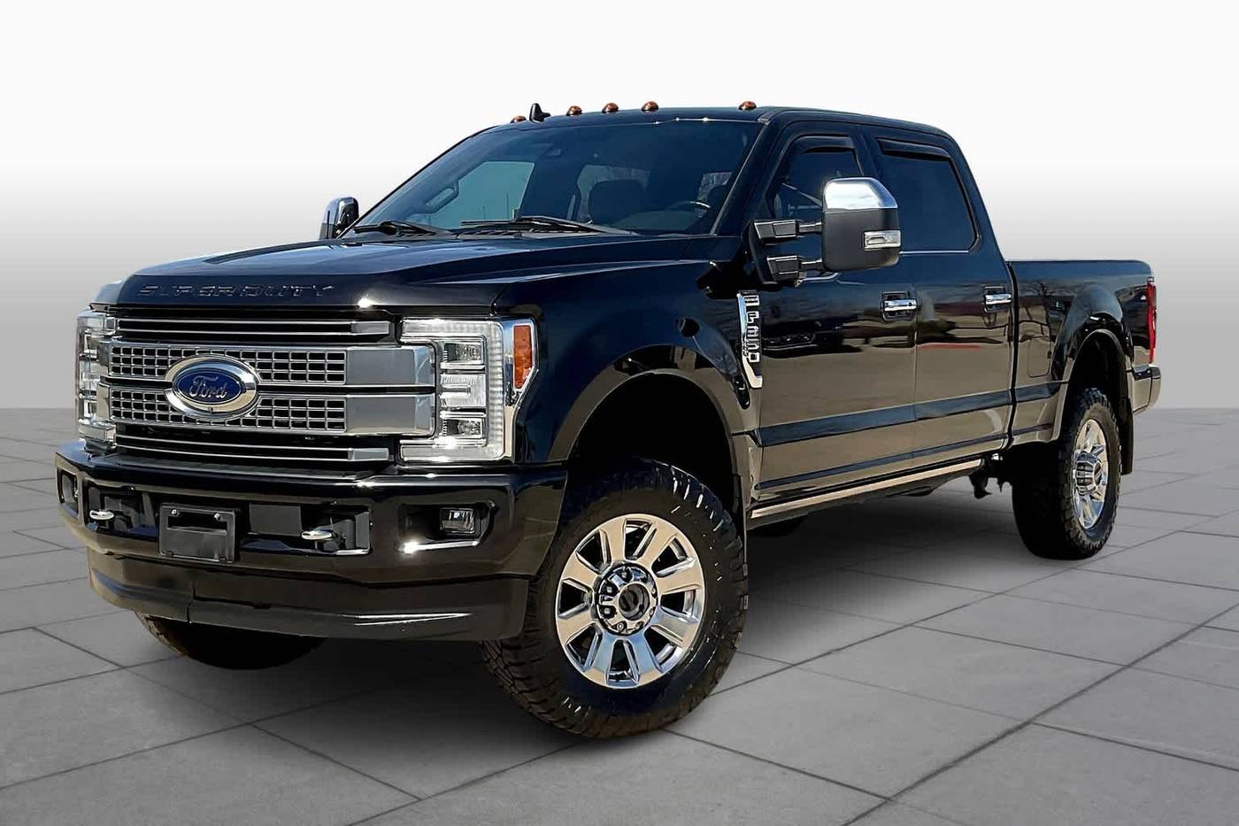 2019 Ford Super Duty F-350 Platinum — Pickup Truck — 120,299 mi — Grapevine, TX
