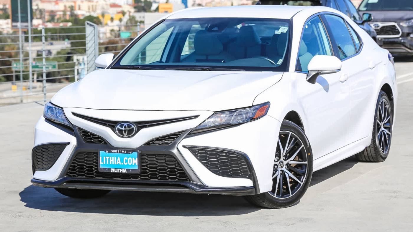 2022 Toyota Camry SE — Sedan — 41,981 mi — Los Angeles, CA