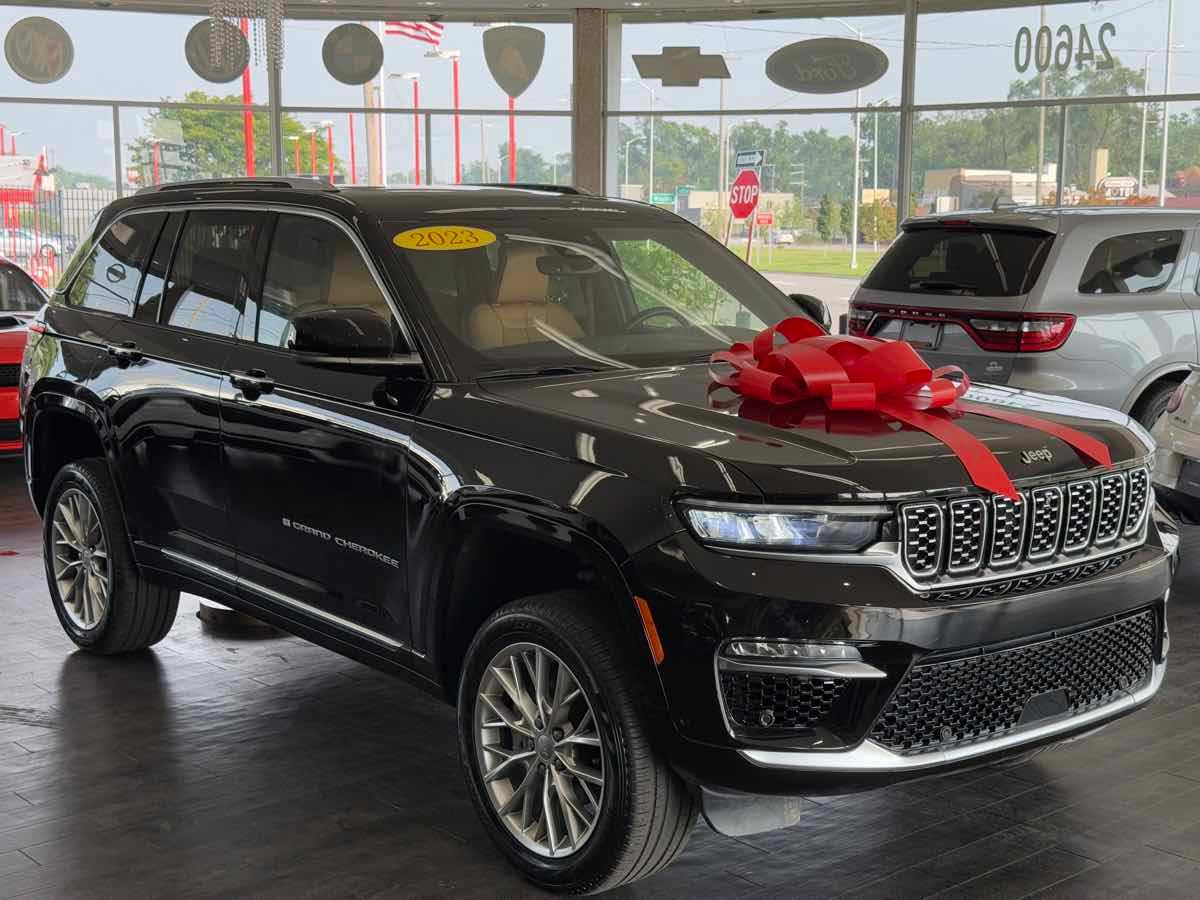2023 Jeep Grand Cherokee Summit — SUV — 14,461 mi — Detroit, MI