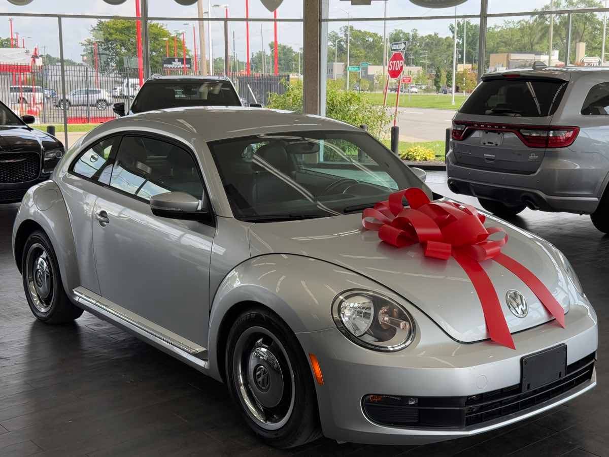 2012 Volkswagen Beetle 2.5 — Hatchback — 33,782 mi — Detroit, MI