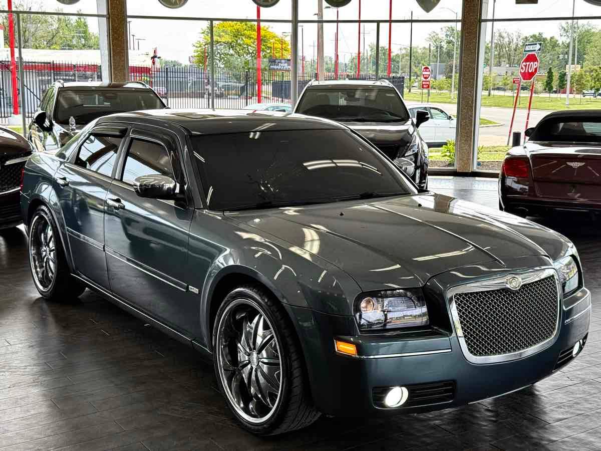 2005 Chrysler 300 Touring — Sedan — 112,390 mi — Detroit, MI