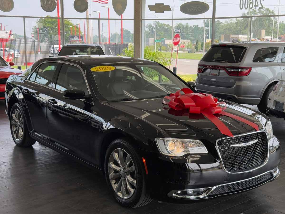 2020 Chrysler 300 Touring L — Sedan — 51,852 mi — Detroit, MI