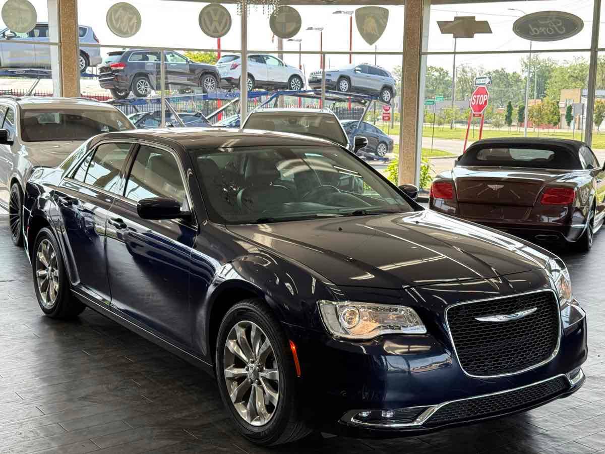 2016 Chrysler 300 Limited — Sedan — 63,042 mi — Detroit, MI