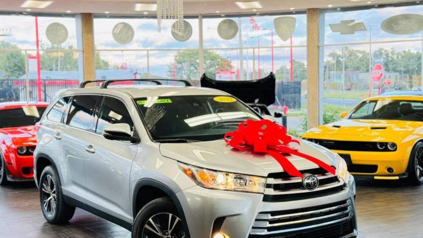 2019 Toyota Highlander LE V6 — SUV — 46,795 mi — Detroit, MI