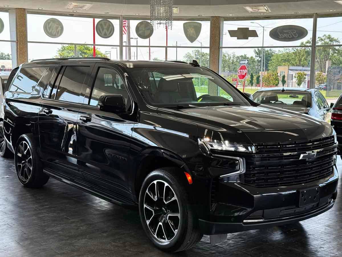 2023 Chevrolet Suburban RST — SUV — 37,360 mi — Detroit, MI