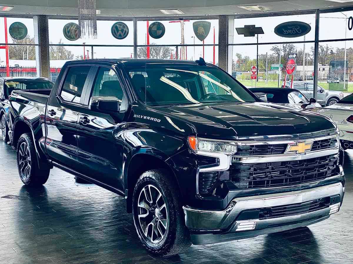 2024 Chevrolet Silverado 1500 LT — Pickup Truck — 12,106 mi — Detroit, MI