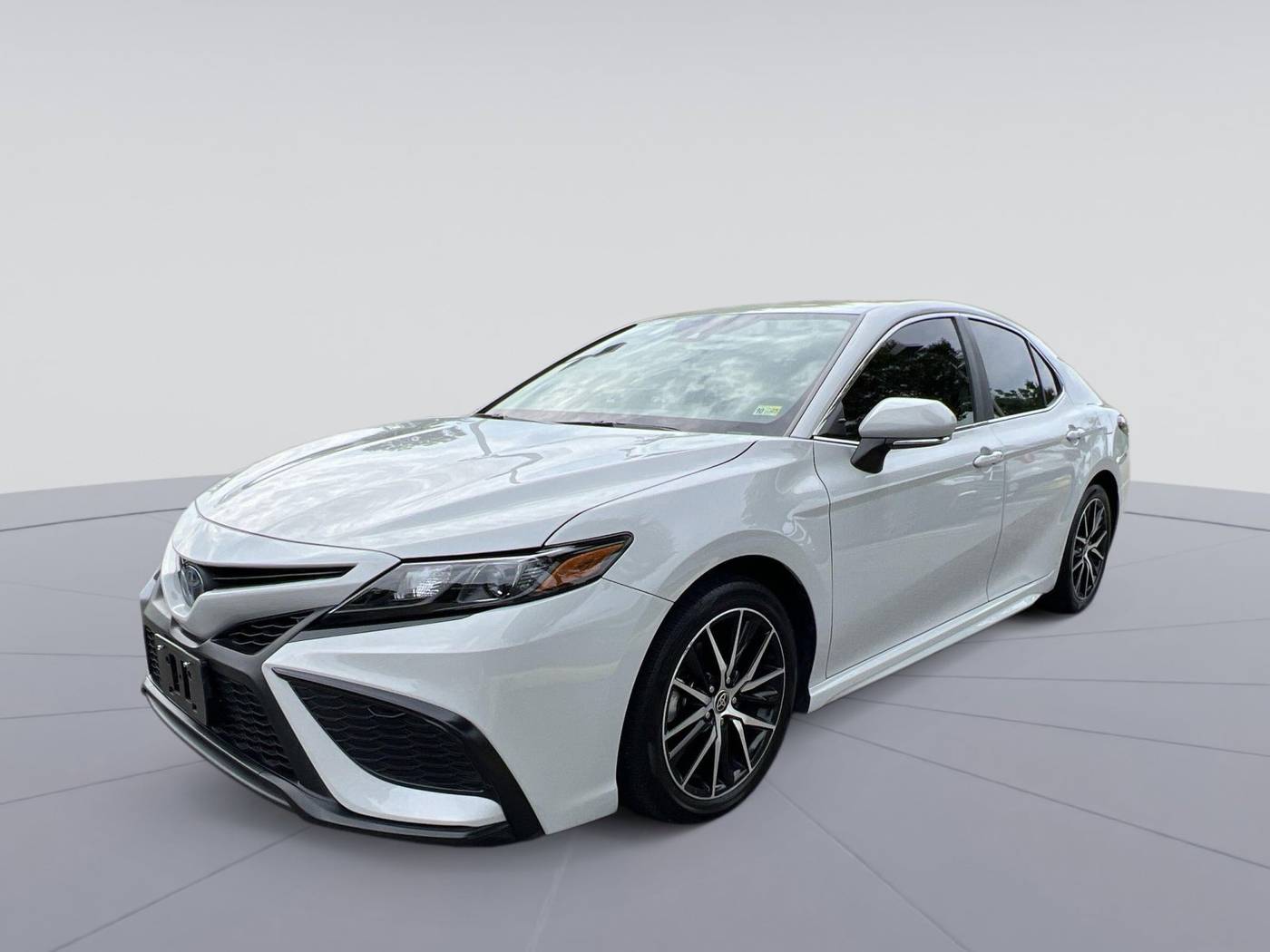 2023 Toyota Camry Hybrid SE — Sedan — 29,920 mi — Richmond, VA