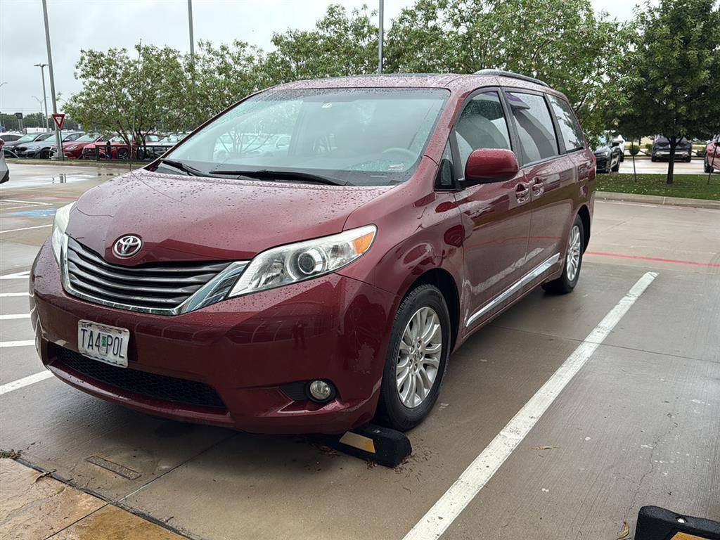 2011 Toyota Sienna XLE — Minivan — 215,625 mi — Grapevine, TX