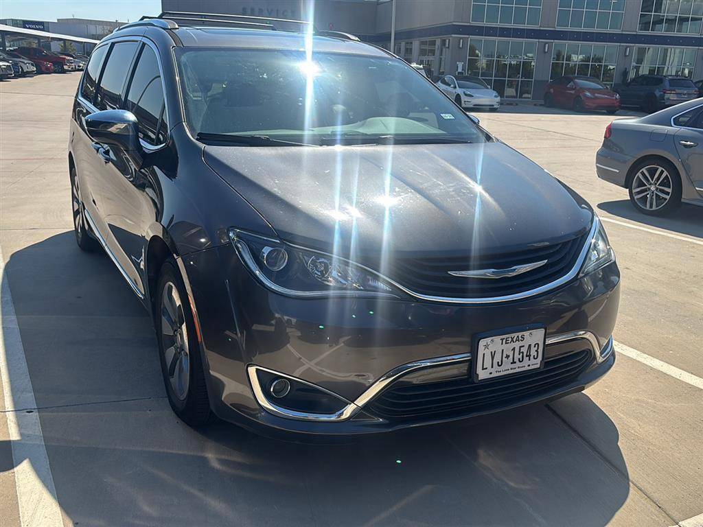 2018 Chrysler Pacifica Hybrid Limited — Minivan — 65,083 mi — Grapevine, TX