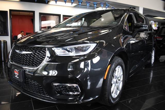 2023 Chrysler Pacifica Touring L — Minivan — 43,370 mi — Ramsey, NJ