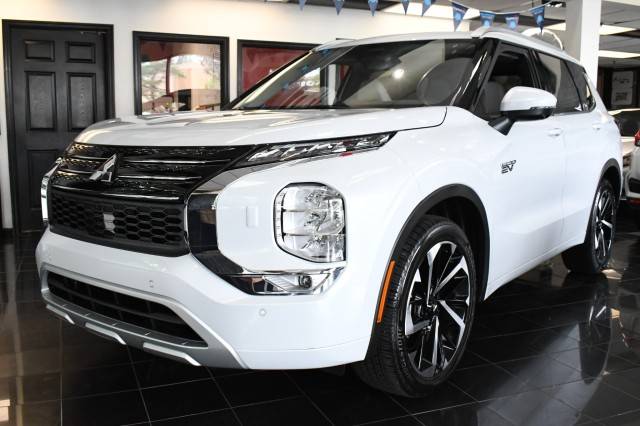 2025 Mitsubishi Outlander Plug-In Hybrid SEL — SUV — 28 mi — Ramsey, NJ