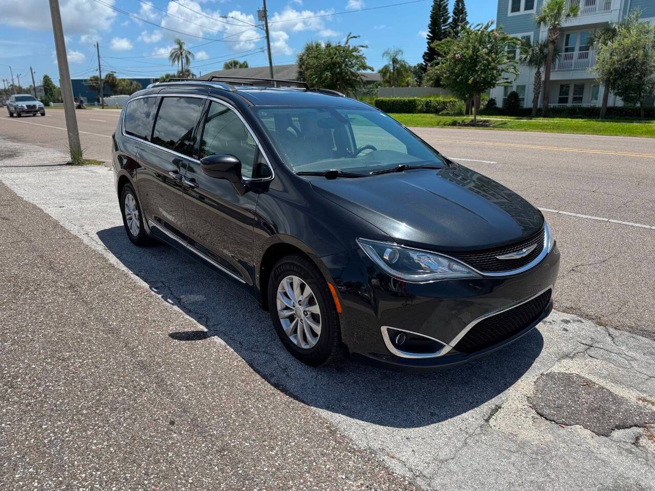 2018 Chrysler Pacifica Touring L — Minivan — 143,586 mi — Clearwater, FL
