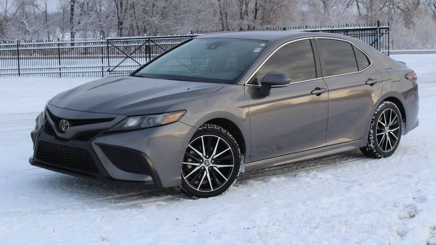 2023 Toyota Camry SE — Sedan — 120,544 mi — Roscoe, IL