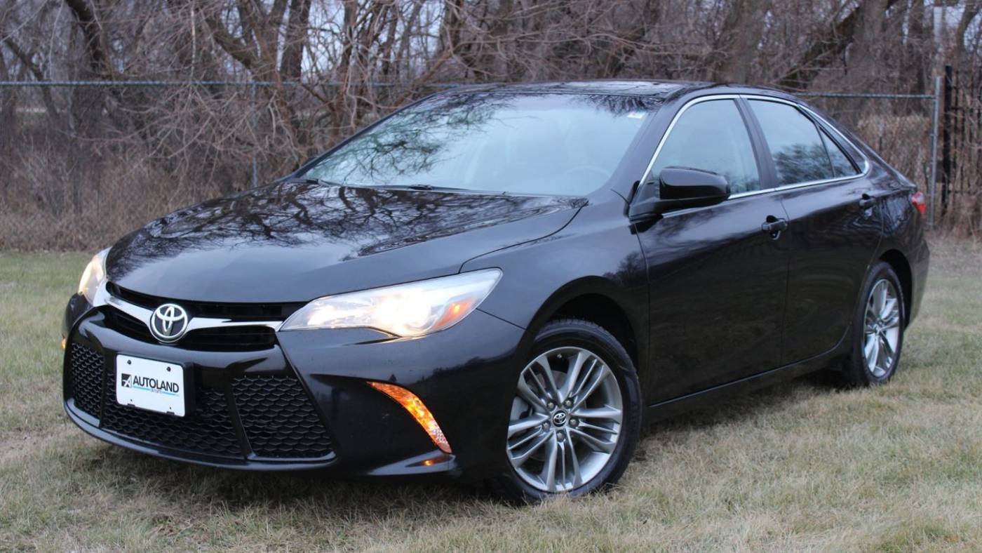 2015 Toyota Camry SE — Sedan — 76,845 mi — Roscoe, IL