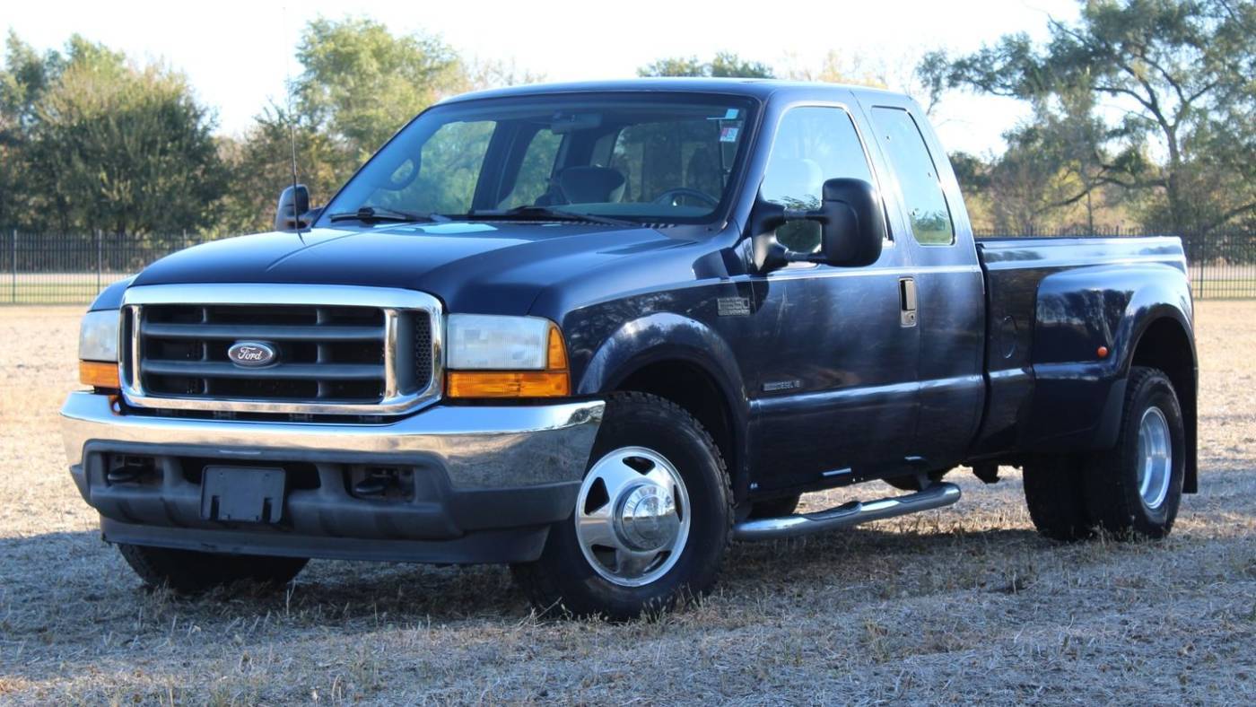 2001 Ford Super Duty F-350 XLT — Pickup Truck — 63,126 mi — Roscoe, IL