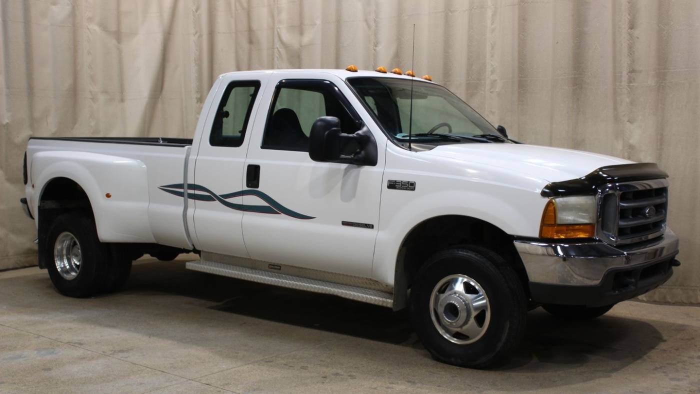 1999 Ford Super Duty F-350 XLT — Pickup Truck — 109,573 mi — Roscoe, IL