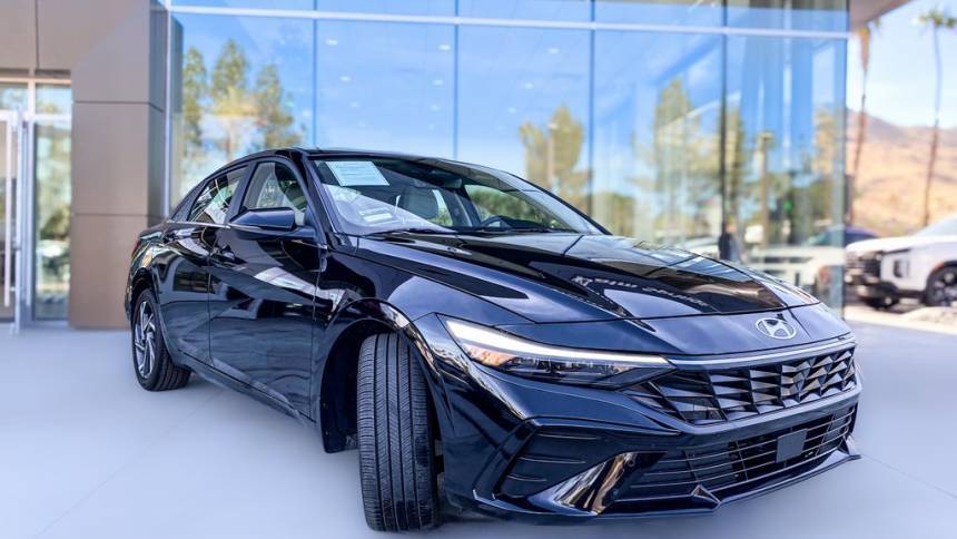 2024 Hyundai Elantra Hybrid Limited — Sedan — 10,122 mi — Palm Springs, CA