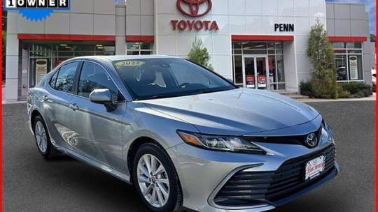 2022 Toyota Camry LE — Sedan — 10,604 mi — Greenvale, NY
