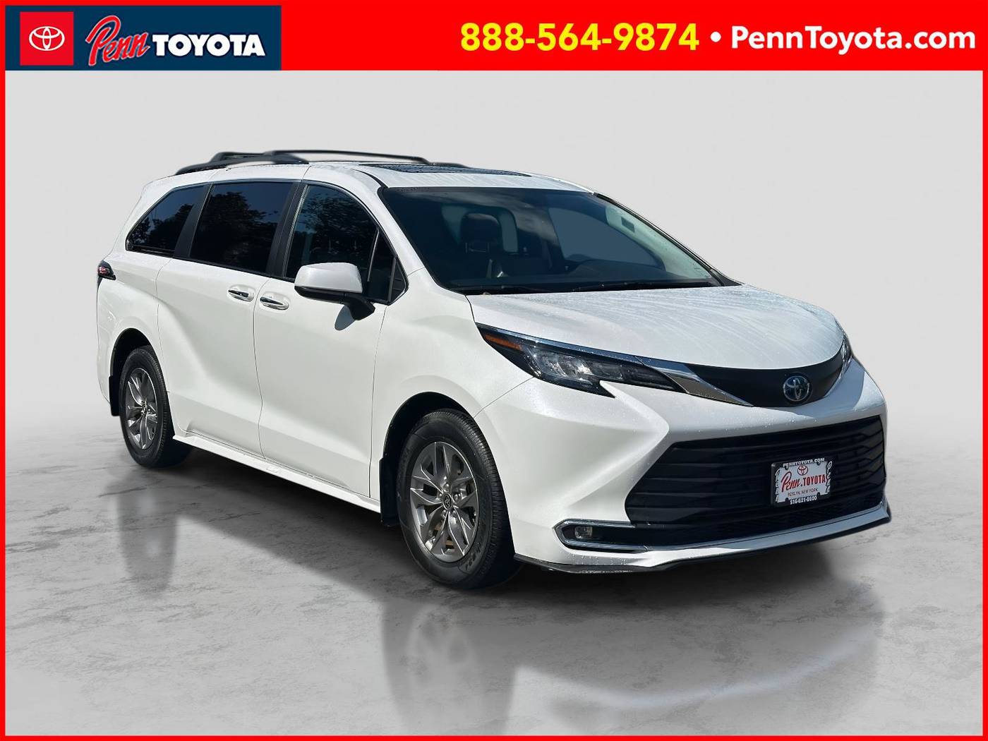 2023 Toyota Sienna XLE — Minivan — 19,401 mi — Greenvale, NY