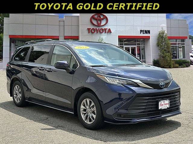 2023 Toyota Sienna LE — Minivan — 28,496 mi — Greenvale, NY