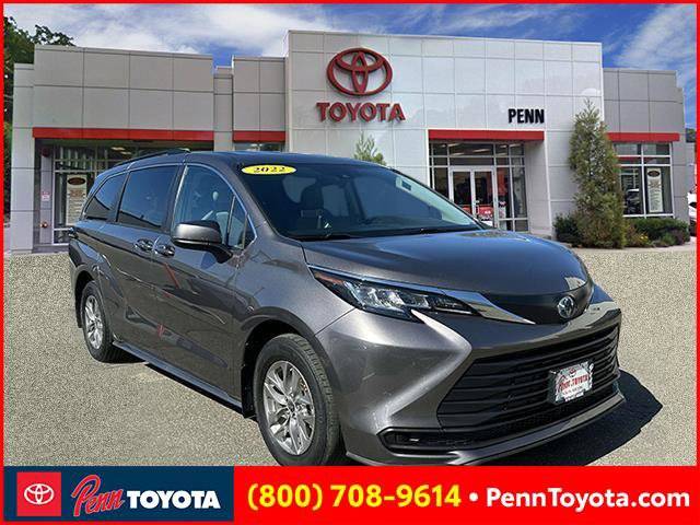 2022 Toyota Sienna LE — Minivan — 36,601 mi — Greenvale, NY