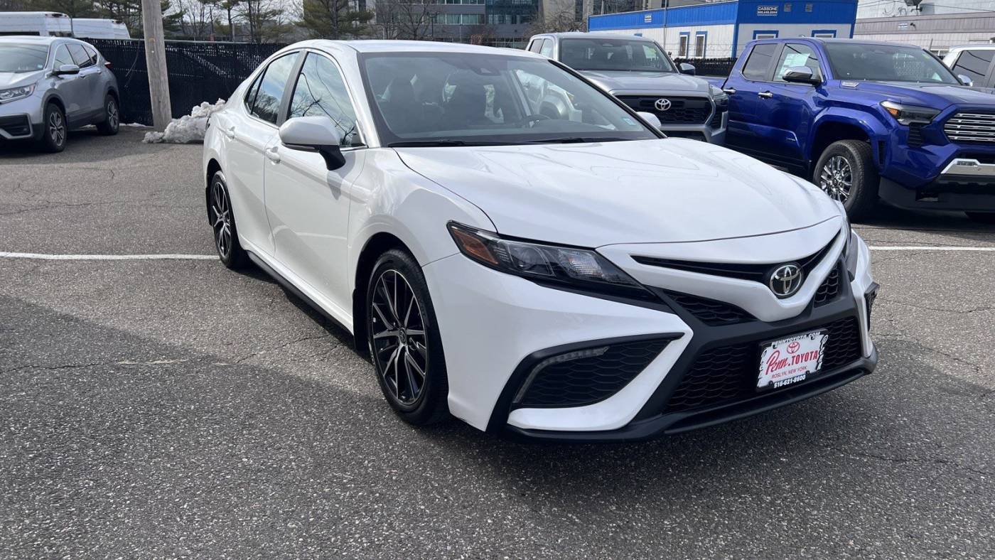 2022 Toyota Camry SE — Sedan — 6,619 mi — Greenvale, NY