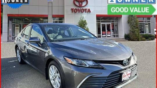 2022 Toyota Camry LE — Sedan — 5,752 mi — Greenvale, NY