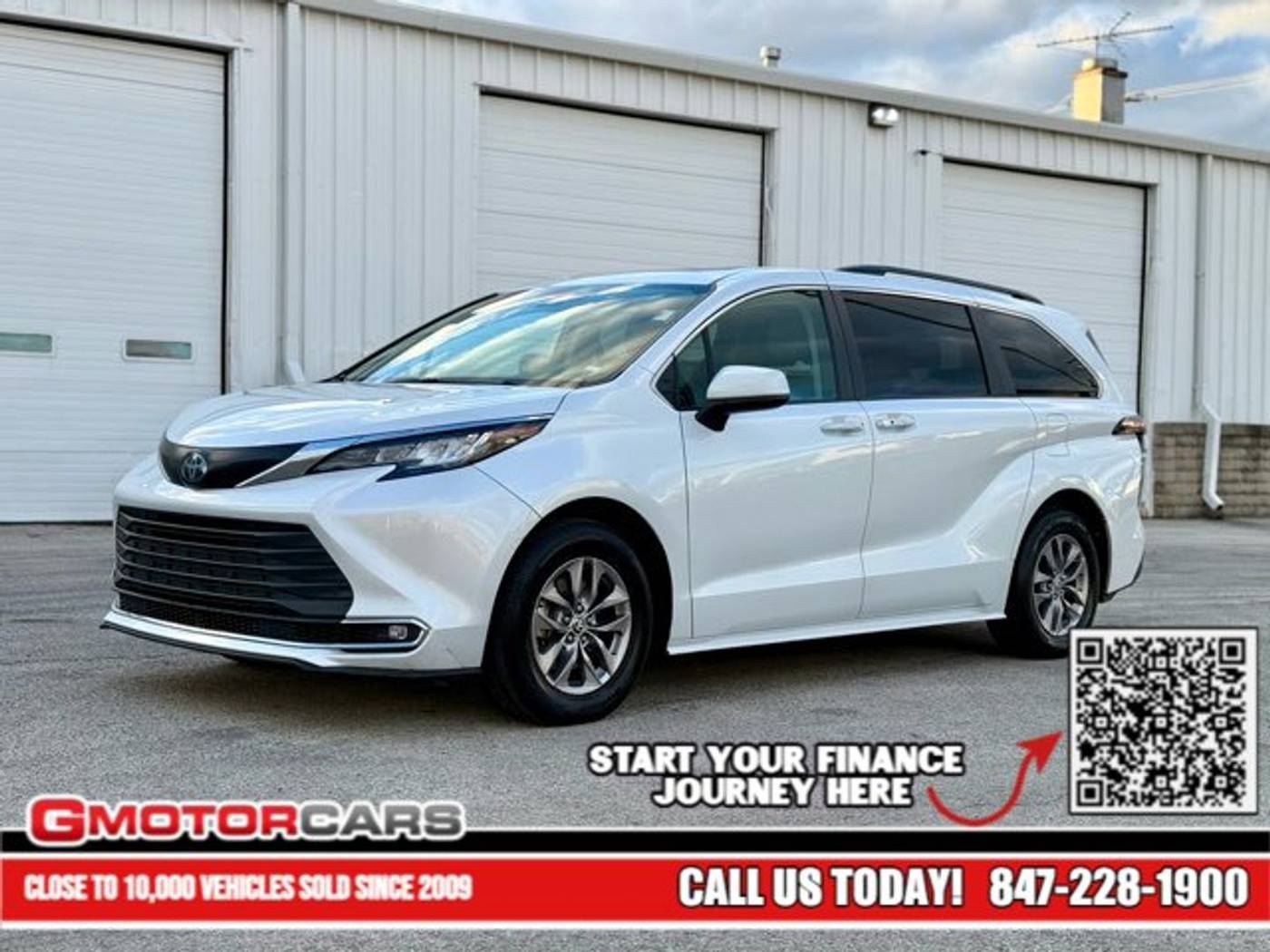 2023 Toyota Sienna XLE — Minivan — 68,924 mi — Arlington Heights, IL