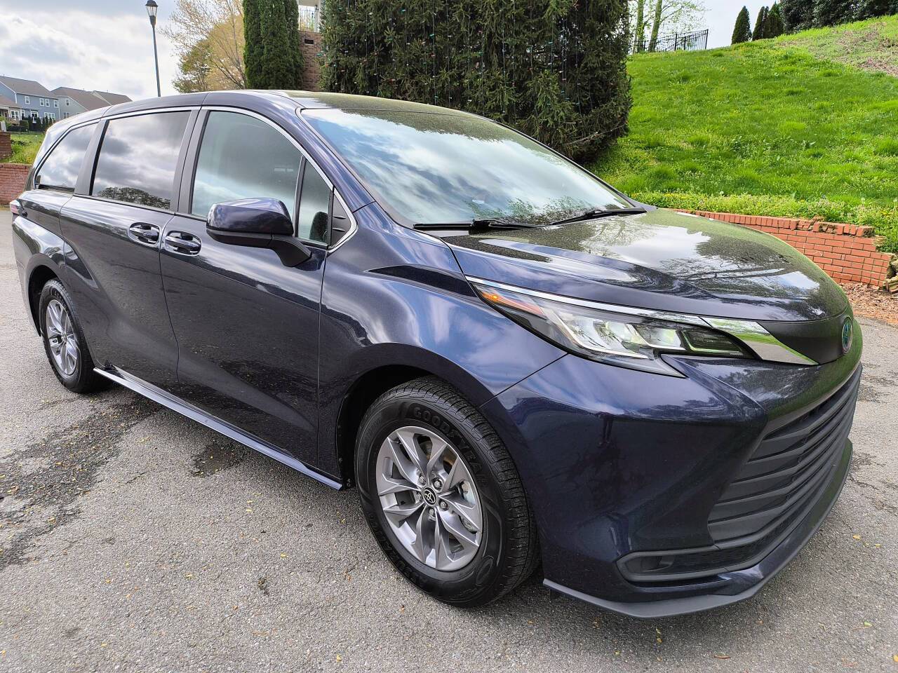 2023 Toyota Sienna LE — Minivan — 96,366 mi — Gastonia, NC
