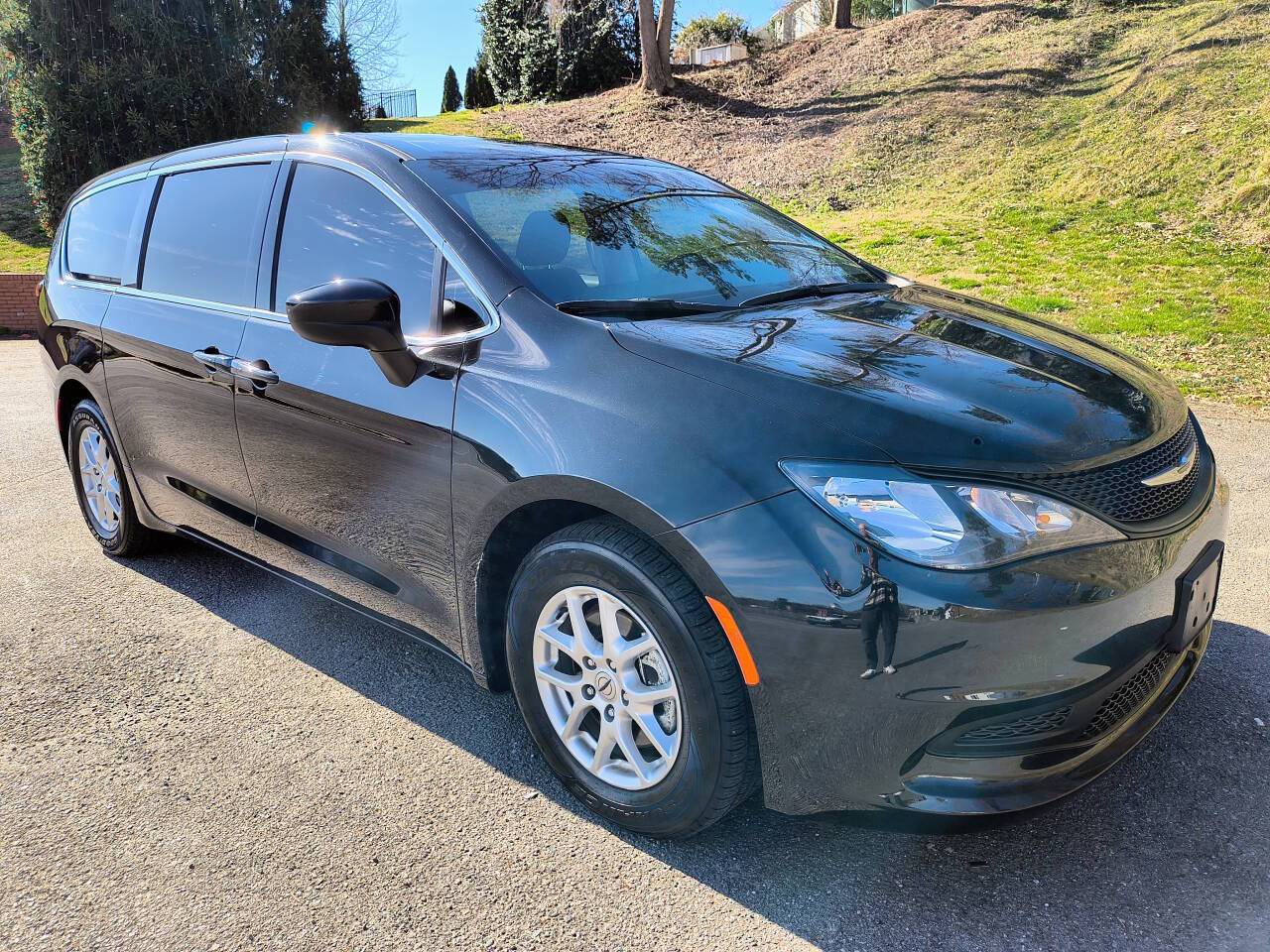 2022 Chrysler Voyager LX — Minivan — 99,574 mi — Gastonia, NC