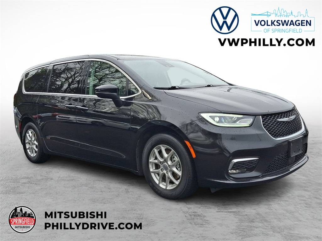 2023 Chrysler Pacifica Touring L — Minivan — 62,771 mi — Springfield, PA