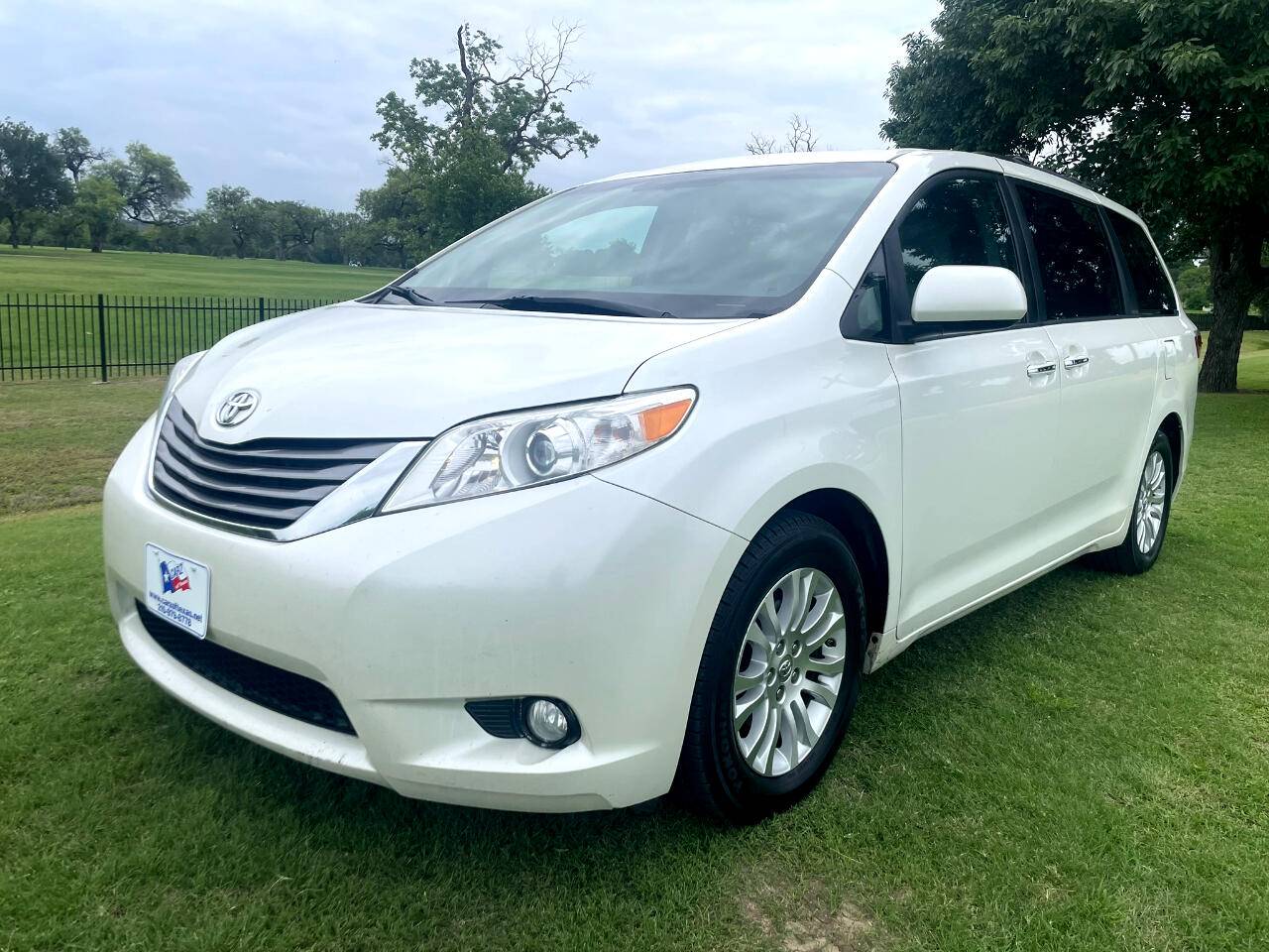 2015 Toyota Sienna XLE — Minivan — 140,344 mi — San Antonio, TX