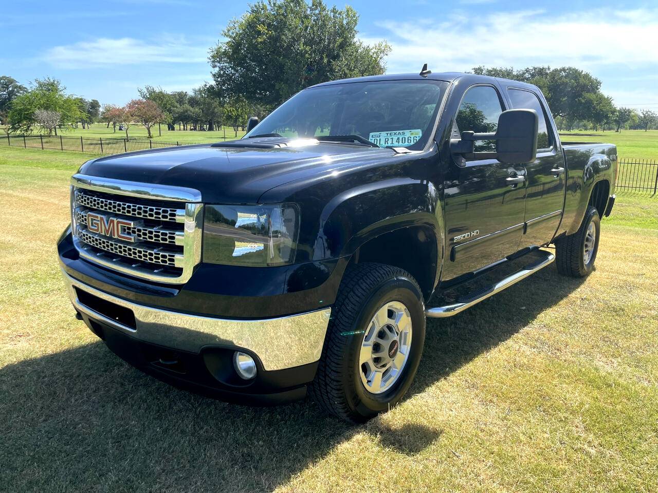 2013 GMC Sierra 2500HD SLE — Pickup Truck — 115,805 mi — San Antonio, TX