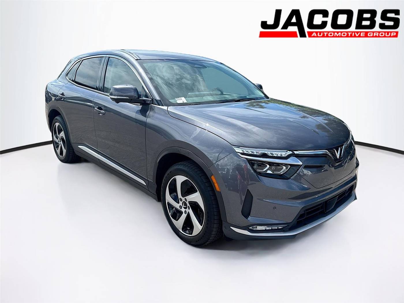 2025 VinFast VF8 Eco