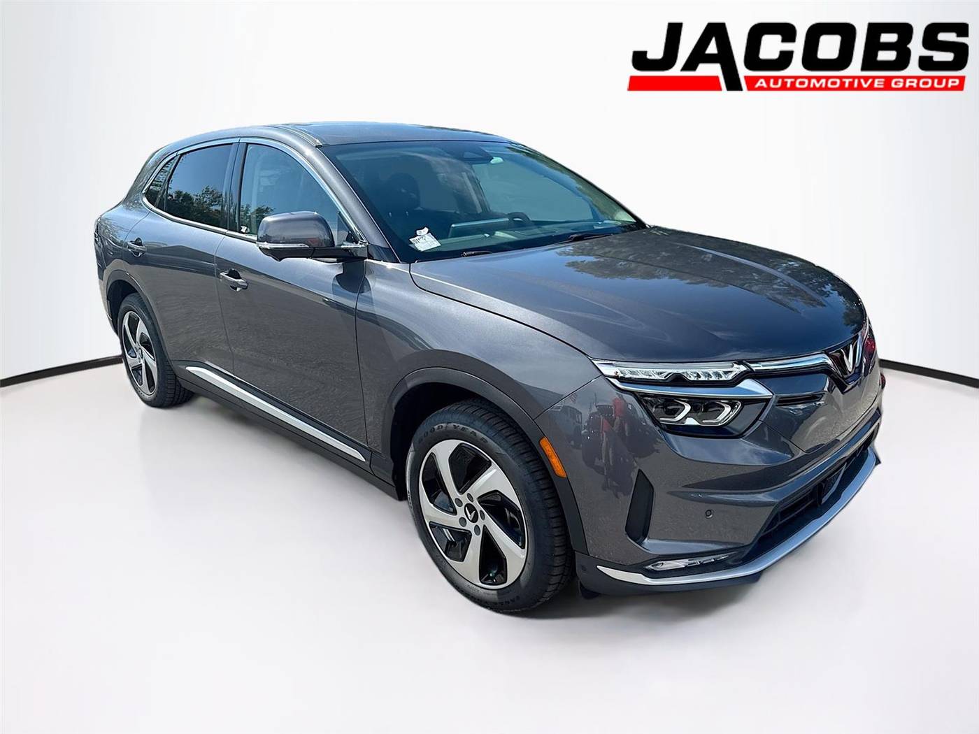 2025 VinFast VF8 Eco