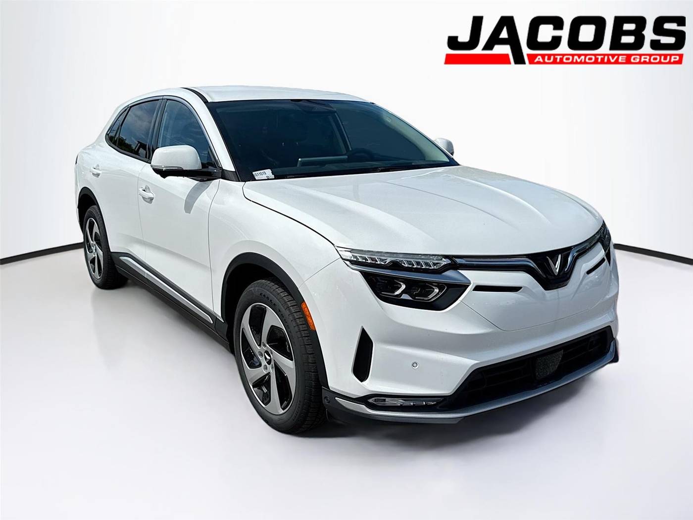 2025 VinFast VF8 Eco