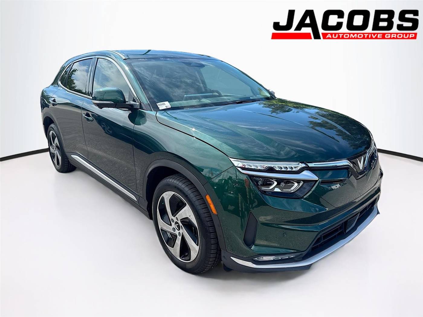 2025 VinFast VF8 Eco