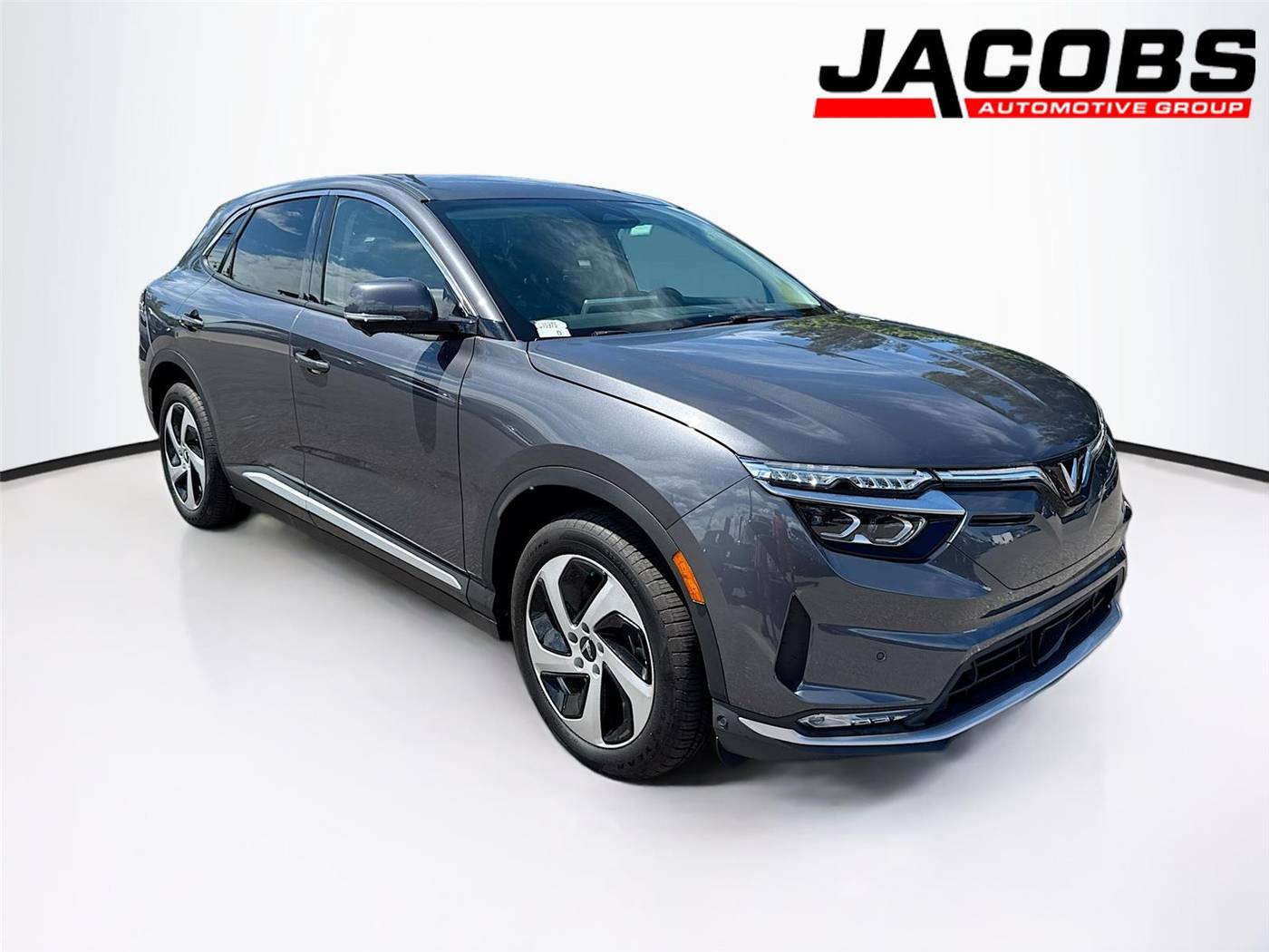 2025 VinFast VF8 Eco