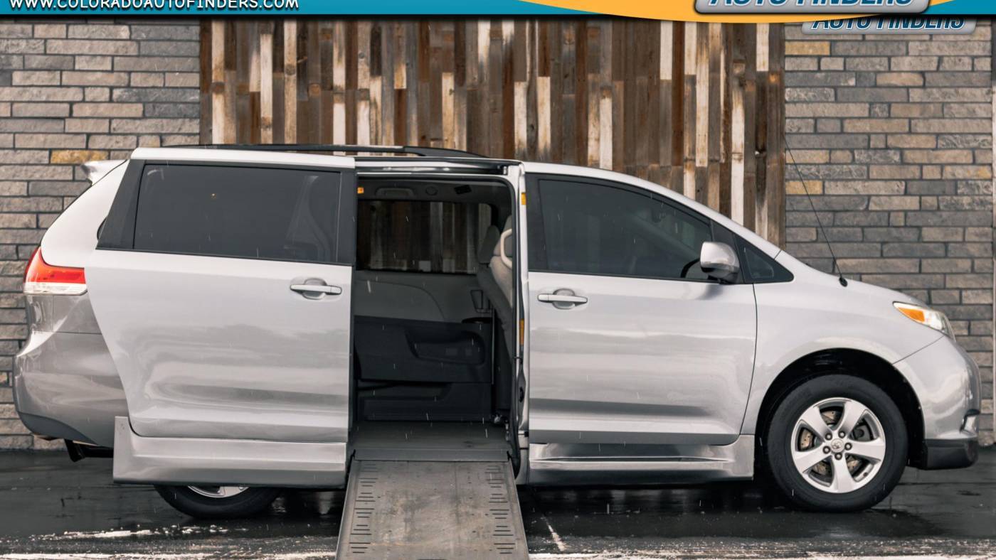 2013 Toyota Sienna LE — Minivan — 85,835 mi — Centennial, CO